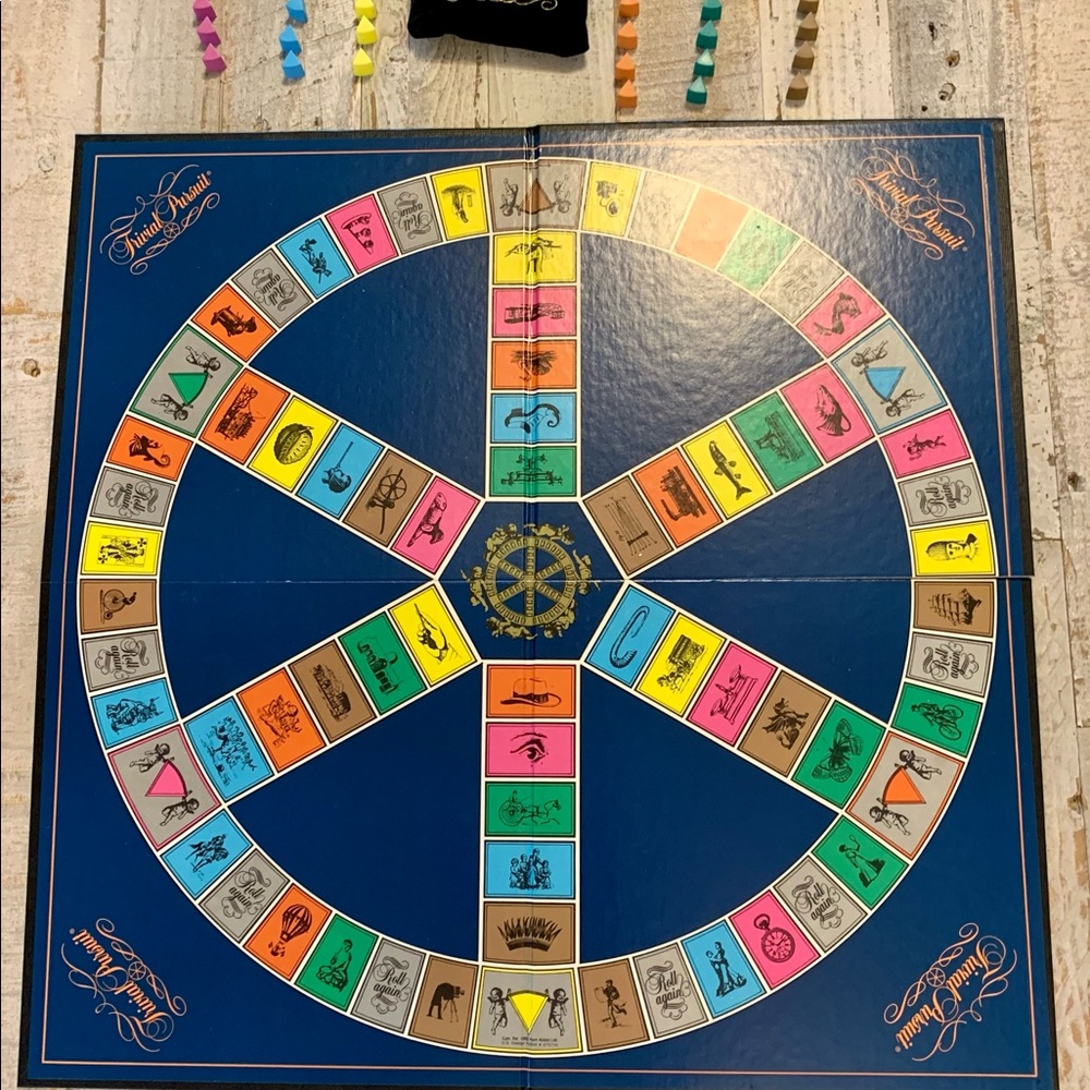 Trivial Pursuit Master Board Game & Trunk